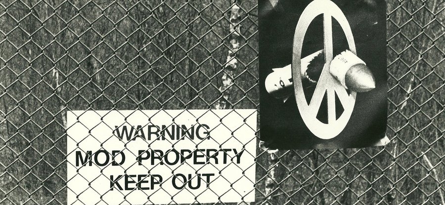 Peter Kennard, MOD property keep out with CND